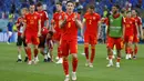 Pemain Wales Harry Wilson memberi tepuk tangan kepada para penggemar usai melawan Italia pada pertandingan Grup A Euro 2020 di Stadion Olimpiade Roma, Italia, Minggu (20/6/2021). Italia menang 1-0. (Riccardo Antimiani, Pool via AP)