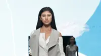 Di Plaza Indonesia Fashion Week, Amanda Rahardjo dan Goods Dept sama-sama menunjukkan gaya modern untuk wanita kuat dan dinamis.