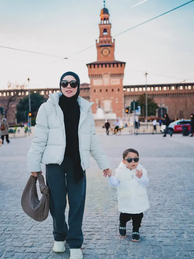 6 Inspirasi OOTD Lesti Kejora Pakai Celana Jeans, Penampilan Stylish Bak ABG