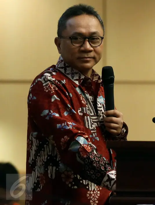 Zulkifli Hasan memberi keterangan Sosialisasi 4 Pilar MPR, Jakarta, Senin (6/3). Sosialisasi 4 Pilar di tujukan untuk Badan Pimpinan Masyarakat Panguyuban Sumsel dalam rangka progres pembangunan Provinsi oleh 5 Gubernur. (Liputan6.com/Johan Tallo)