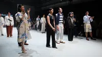 Presentasi koleksi bateeq x Ferry Salim bertajuk "Langit Rawates" di Plaza Indonesia Fashion Week (PIFW), 3 Oktober 2025. (Liputan6.com/Asnida Riani)