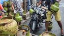 Sekretaris Perusahaan Pertamina Patra Niaga, Irto Ginting, menjelaskan warga dianjurkan untuk membawa KTP dan KK ke pangkalan LPG Pertamina untuk melakukan pendataan. (Liputan6.com/Angga Yuniar)
