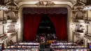 Pemandangan toko buku "El Ateneo Grand Splendid" di Buenos Aires, Argentina pada Rabu (9/1). Di tahun 2000 bangunan ini beralih fungsi dari teater menjadi toko buku dengan sentuhan arsitek Fernando Manzone. (RONALDO SCHEMIDT / AFP)