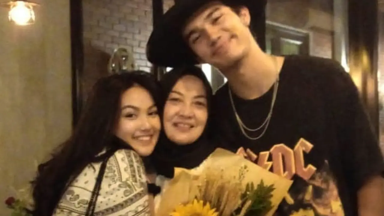 7 Potret Aisyah Aqilah dengan Jeff Smith yang Dikabarkan Dekat
