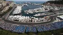 <p>Pemandangan indah Monako berpadu dengan balapan F1 saat digelar F1 GP Monako, (26/5/2016). (AFP/Valery Hache)</p>