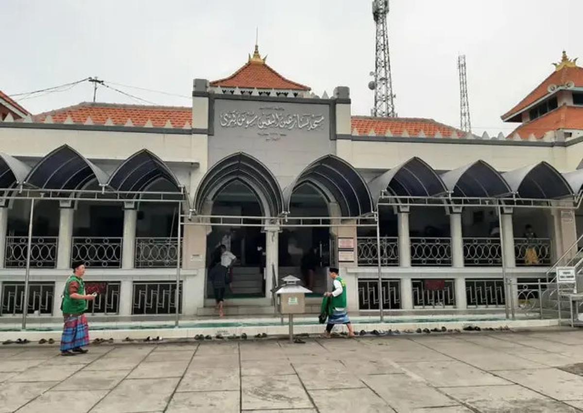 6 Fakta Menarik Masjid Sunan Giri Gresik yang Dikelilingi 300 Makam