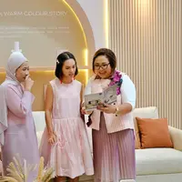 Hadiri peluncuran Colour of the Year 2024 dari Dulux, Andien mengaku tak sabar percantik rumah. (Nizar Zulmi/Fimela.com)