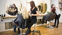 3 Hal Terlarang bagi Rambut Sebelum Masuk Salon