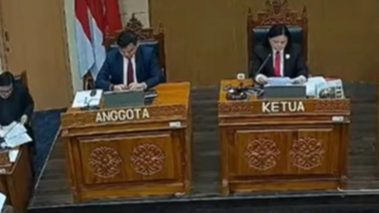VIDEO: Ngegas Hakim KIP Emosi Skak UGM Soal Sengketa Ijazah Jokowi "Bapak Salah, Ini Masalah!"