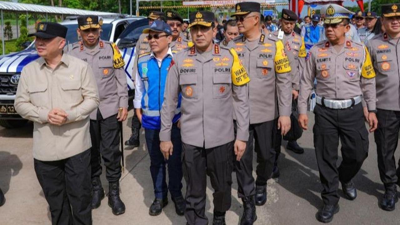 VIDEO: Momen Wakapolri dan Jenderal Polisi Mabes Salat Id Bersama, Dengar Ceramah Soal Kejujuran