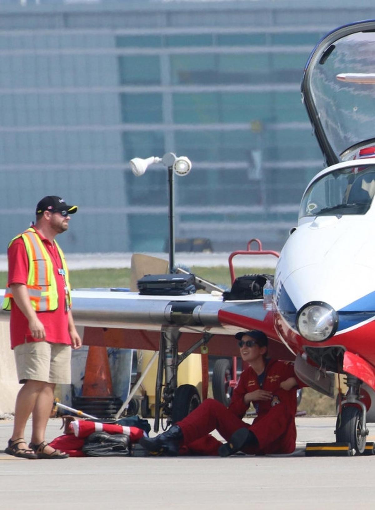 Sosok cantik Patricia, pilot jet aerobatik Kanada