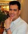 Kabar  duka datang dari dunia kedokteran Indonesia. dr. Ryan Thamrin, yang juga sering muncul di televisi ini meninggal dunia dalam usia ke-39 tahun. dr. Ryan meninggal pada Jumat (4/8/2017) pukul 03.30 di Pekanbaru, Riau. (Instagram/dr_ryanthamrin)