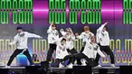 Grup K-Pop Korea Selatan NCT Dream tampil pada Dream Concert 2022 di Stadion Jamsil, Seoul, Korea Selatan, 18 Juni 2022. Dream Concert adalah konser K-Pop tahunan terbesar di Korea Selatan sejak tahun 1995, pada tahun 2020 dan 2021 Dream Concert diadakan secara online. (Jung Yeon-je/AFP)