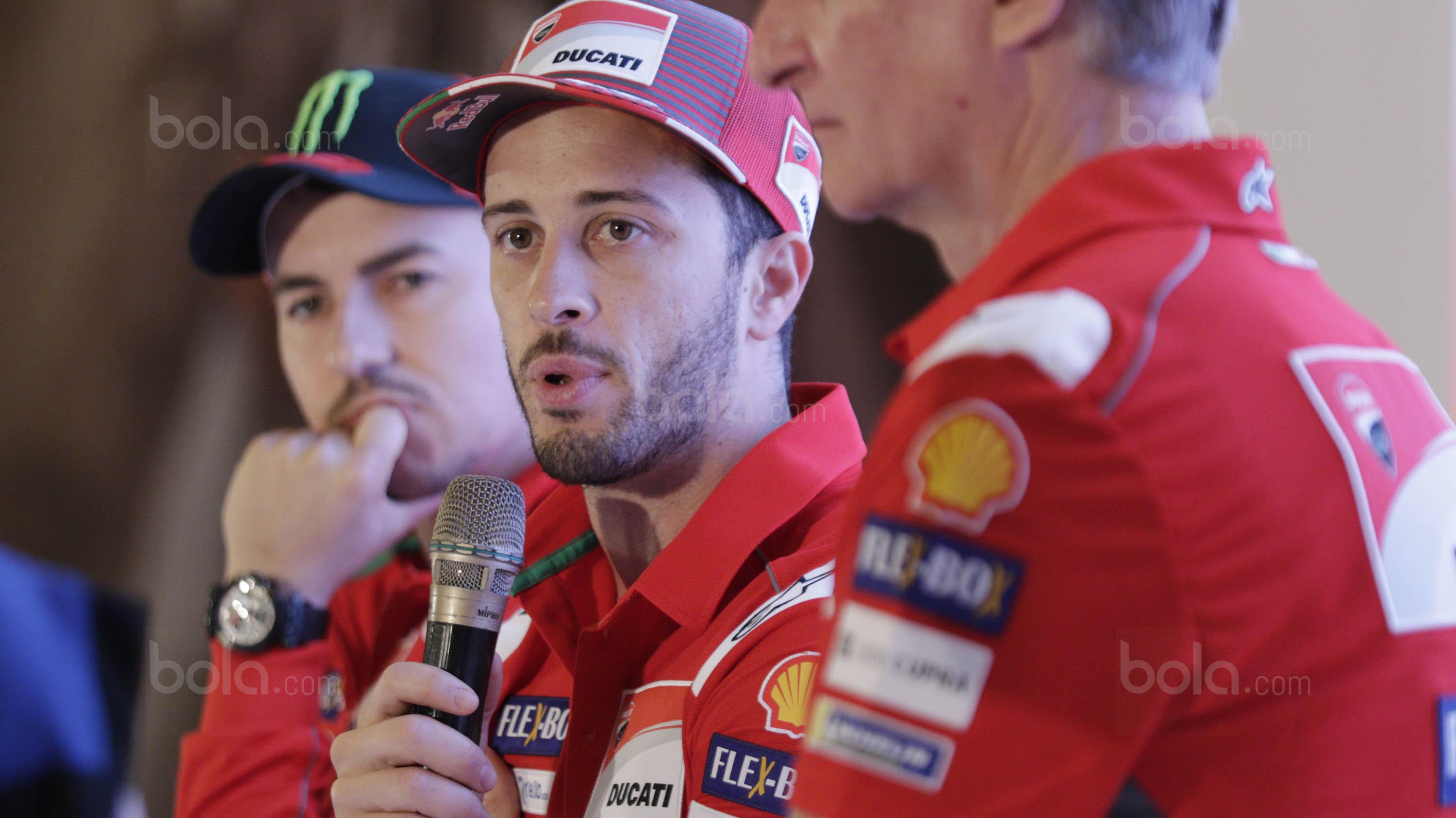 Pebalap Ducati, Andrea Dovizioso, memberikan keterangan saat jumpa pers di Hotel Sheraton, Jakarta, Kamis (1/2/2018). Acara bertajuk 