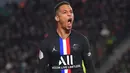 3. Thilo Kehrer (Paris Saint-Germain) - Meski belum menjadi pilihan utama, Kehrer tampil cukup solid di lini belakang PSG saat menggantikan Marquinhos. Pemain 23 tahun ini mampu mencetak satu gol saat klub PSG melawan Nantes pada ajang Ligue 1. (AFP/Loic Venance)