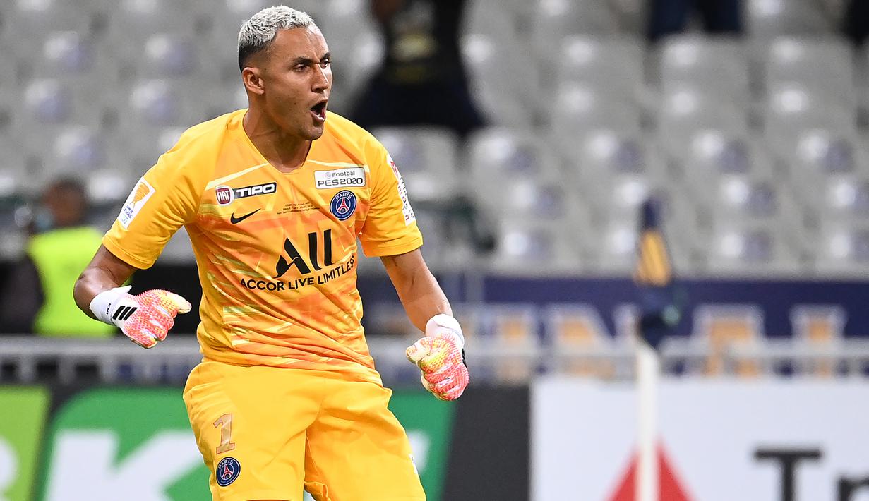 1. Keylor Navas (PSG) - Kiper asal Kosta Rika ini tampil gemilang bersama PSG di kompetisi Liga Champions 2019/2020. Navas mendapat rating 7.04 berkat lima kali melakukan clean sheet dan hanya 6 kali kebobolan di Liga Champions musim ini. (AFP/Franck Fife)