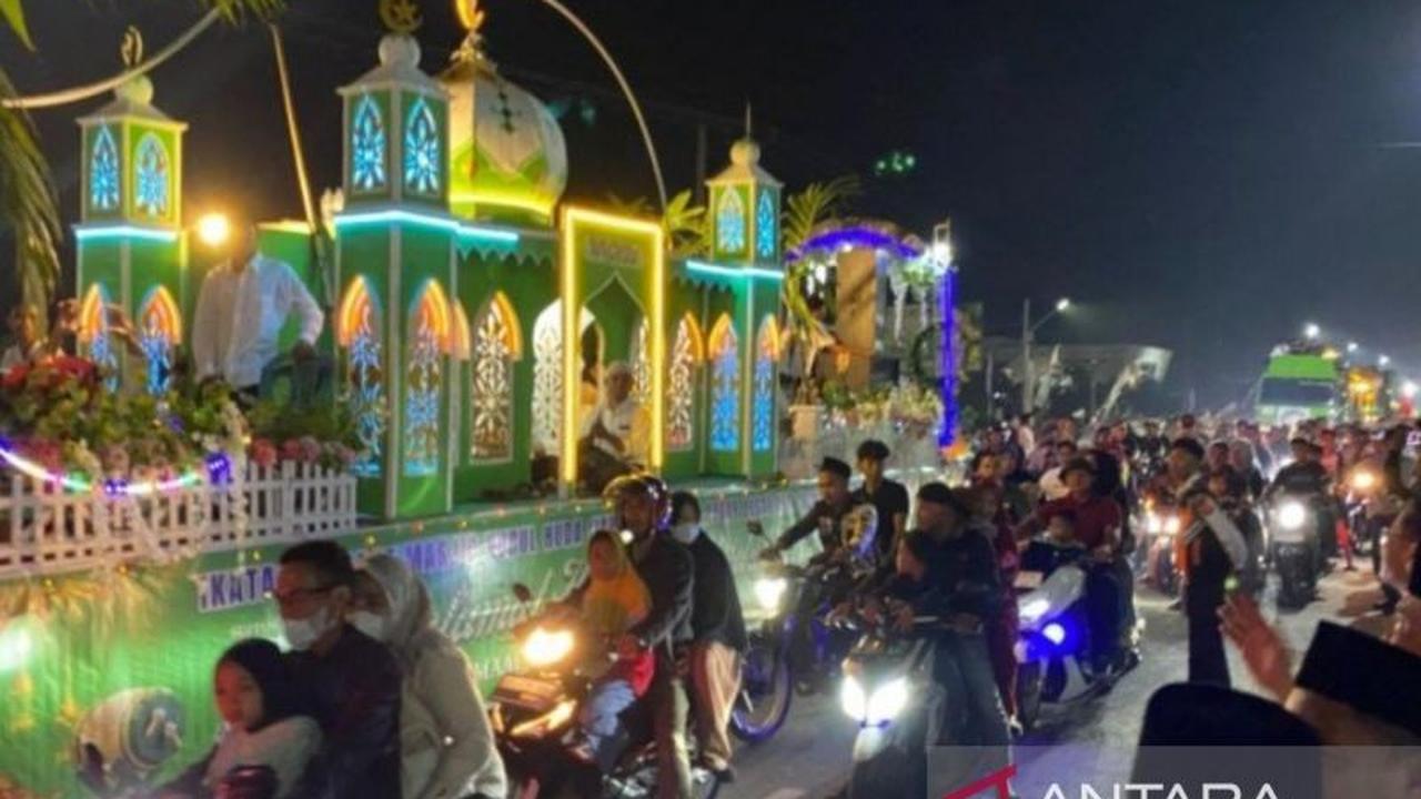 Ratusan Miniatur Masjid Meriahkan Pawai Takbiran Serdang Bedagai Jelang Idul Fitri