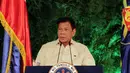 Presiden terpilih Filipina Rodrigo Duterte memberikan pidato usai dilantik di Istana Malacanang di Manila, Filipina, Kamis (30/6). Rodrigo mengatakan akan menerima mandat rakyat itu dengan kerendahan hati. (REUTERS/Erik De Castro)