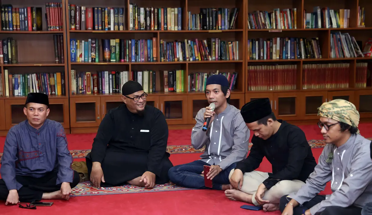 Rian melanjutkan, acara yang telah digagas sejak enam bulan silam itu bisa berdampak baik bagi para penggemar dan yang lain. Dan yang tidak kalah penting adalah bisa terhindar dari hal yang tidak baik. (Nurwahyunan/Bintang.com)