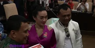 Zaskia Gotik baru saja dipilih oleh fraksi PKB MPR RI untuk menjadi Duta Pancasila. Zaskia mengaku siap untuk melakukan tindakan-tindakan mengenai pancasila nantinya.