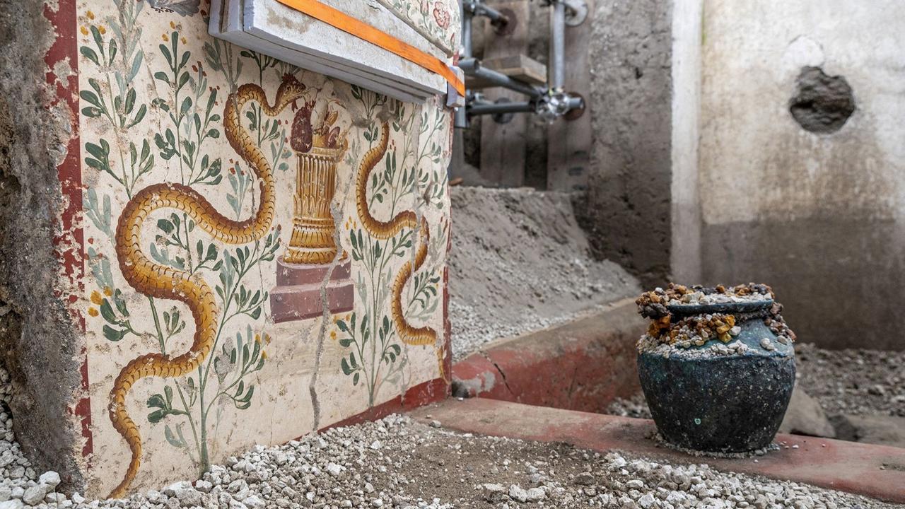 Penampakan Mural Mitologis Ditemukan di Reruntuhan Kota Kuno Pompeii