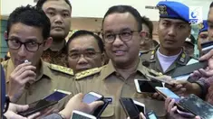 Beredar foto Sandiaga Uno menggunakan lip balm saat sesi wawancara dengan wartawan.