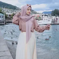 Tampil stylish dengan mix and match baju pink? yuk sontek OOTD Wirda Mansur berikut ini. (Instagram/wirda_mansur).