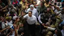 Begitu turun dari mobil, Anies langsung disambut oleh kader partai pendukung dan relawan. (Liputan6.com/Faizal Fanani)