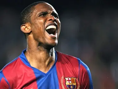 Barcelona&#039;s Samuel Eto&#039;o reacts after missing a shot on goal against Manchester United during a UEFA Champions League semi-final first leg football match at the Nou Camp stadium in Barcelona on April 23, 2008. AFP PHOTO/PHILIPPE DESMAZES