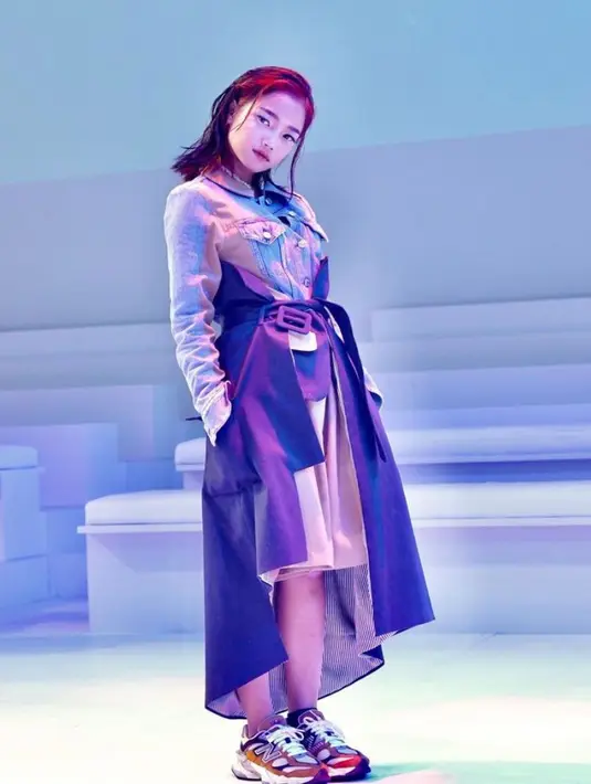 Diketahui, outfit Rinda Salmun yang dipakai Fuji ini merupakan bahan kain daur ulang dari deadstok. @fuji_an.