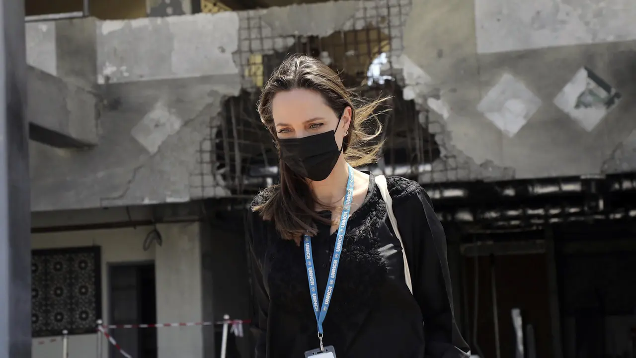 Angelina Jolie Kunjungi Kamp Pengungsi di Yaman