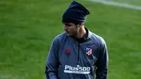 Pemain depan Atletico Madrid, Alvaro Morata saat mengikuti sesi latihan di Atletico de Madrid Sports City di Majadahonda (25/11/2019). Atletico Madrid akan bertanding melawan wakil Italia, Juventus pada Grup D Liga Champions di Allianz Stadium. (AFP/Oscar Del Pozo)