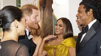 Pertemuan Meghan Markle dan Pangeran Harry dengan Beyonce dan jay-Z di premiere film The Lion King (Instagram @sussexroyal)