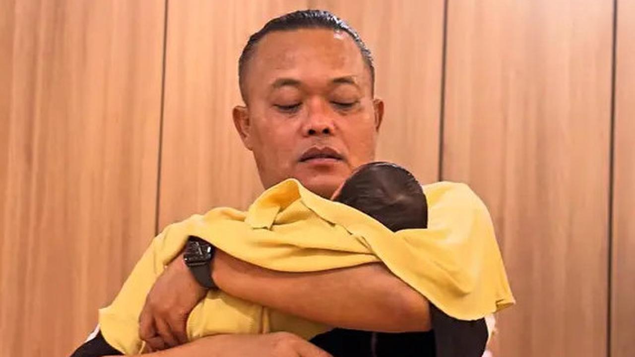 7 Potret Momen Sule Pertama Kali Bertemu Sang Cucu, Penampilan Mahalini Pakai Daster Malah Jadi Sorotan