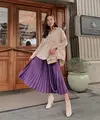 OOTD ala selebgram Dindra Nashriyah ini bisa kamu jadikan inspirasi. Padukan oversized shirt rok plisket  (Instagram/dindranashriyah).