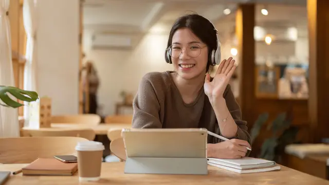 wanita juli menyemangati diri