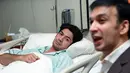 Aktor 28 tahun dirawat akibat penyakit tipus. Dan menjalani perawatan di Rumah Sakit Medistra, Jakarta Selatan. (Deki Prayoga/Bintang.com)