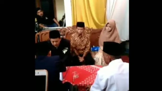 Video pernikahan dengan mahar sepasang sandal jepit viral di dunia maya. (Foto: Liputan6.com/Istimewa/Muhamad Ridlo)
