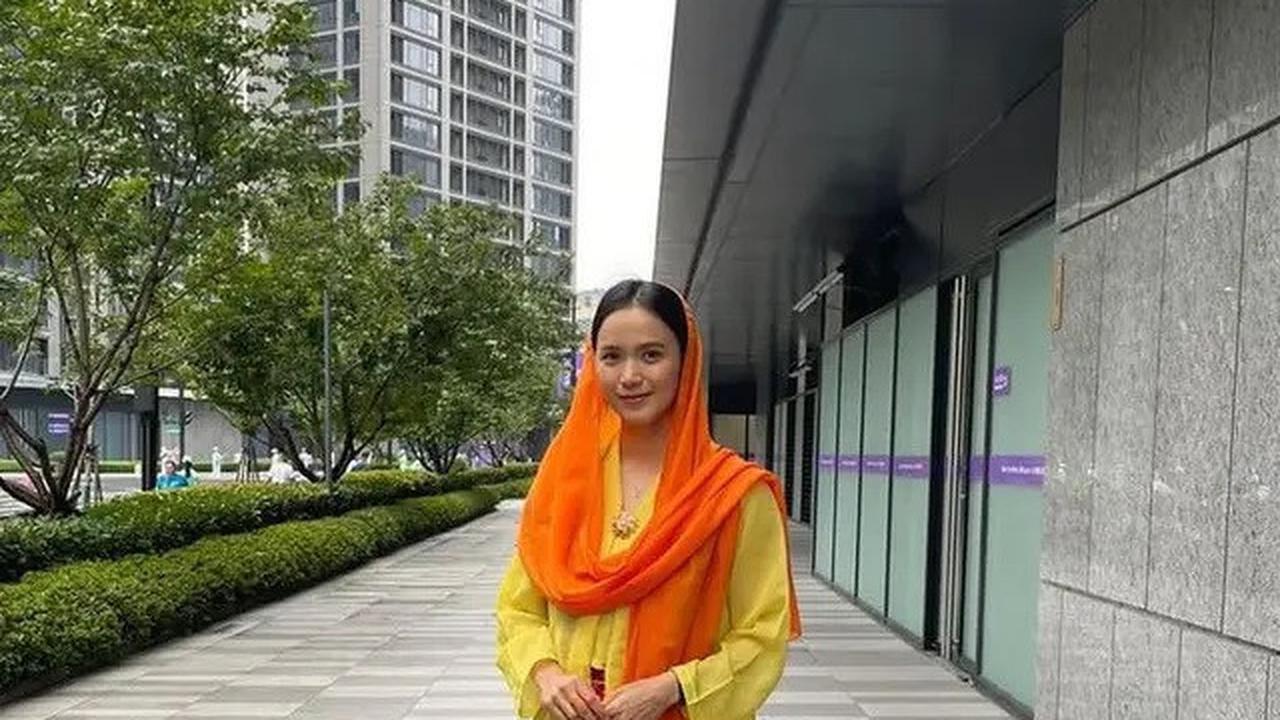 Gaya Selebriti dalam Kebaya Betawi yang Mencuri Perhatian di Acara Formal