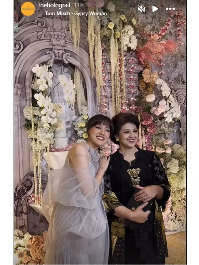 Ditunggu Penggemar, Ini 6 Potret Anggota Blink Reuni di Pernikahan Febby Rastanty