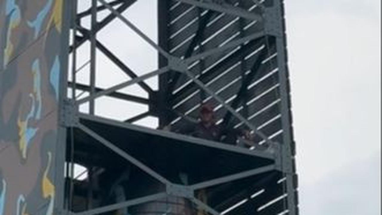 Aksi Taruni Menembak