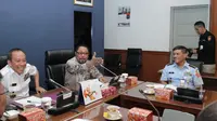 Ketua PPUU DPD RI, John Pieris dan Gubernur Lemhanas RI ,Letnan Jenderal TNI Agus Widjojo membahas RUU tentang Wawasan Nusantara.