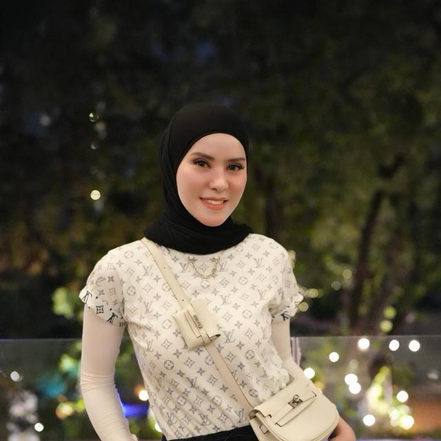 Potret 6 Artis Blasteran yang Putuskan Berhijab, Pesonanya Makin Terpancar