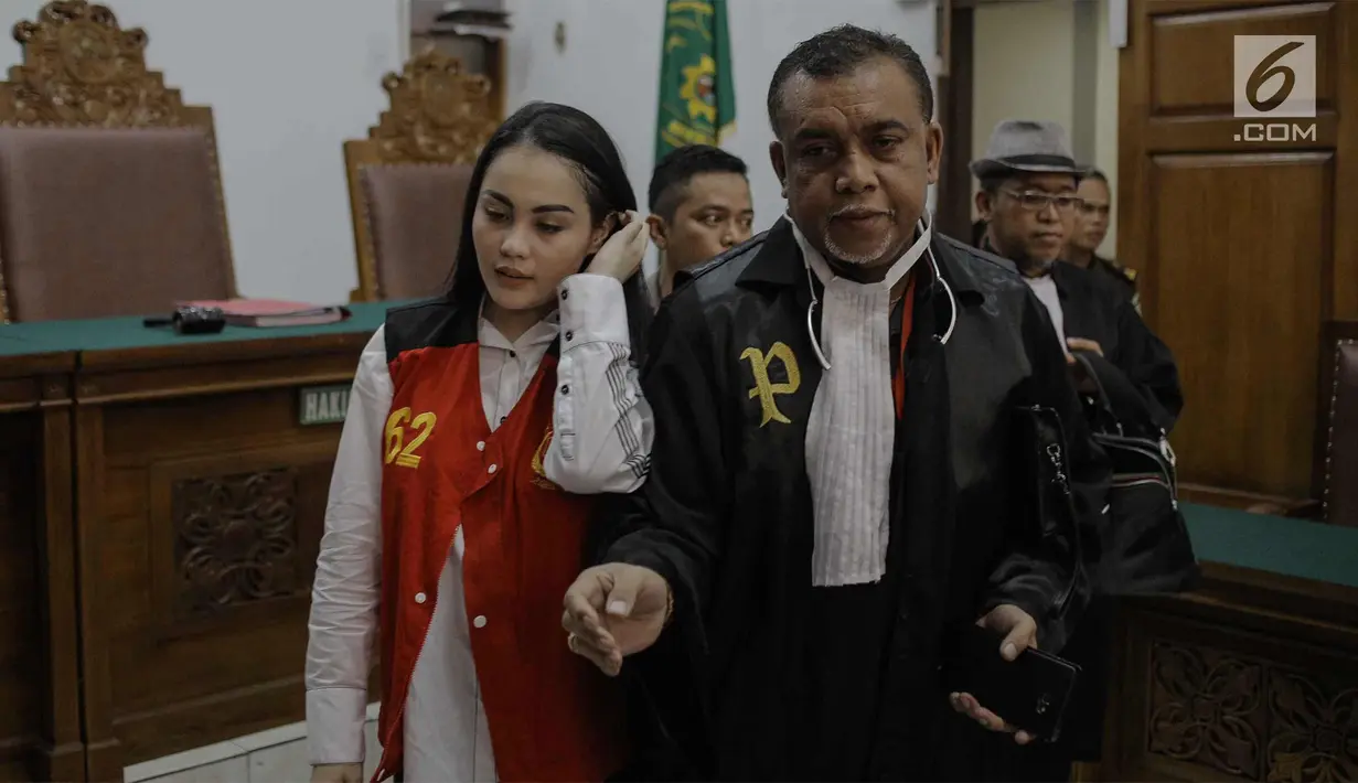 Perempuan yang bernama lengkap Jennifer Dunn ini terancam hukuman maksimal 20 tahun penjara dan minimal 5 tahun penjara serta denda sebesar Rp 1 miliar hingga Rp 10 miliar. (Liputan6.com/Faizal Fanani)