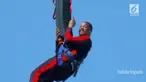 Aktor Will Smith merayakan ulang tahunnya ke-50 dengan bungee jumping. Ia melakukan aksi tersebut di antara tebing tinggi Grand Canyon.