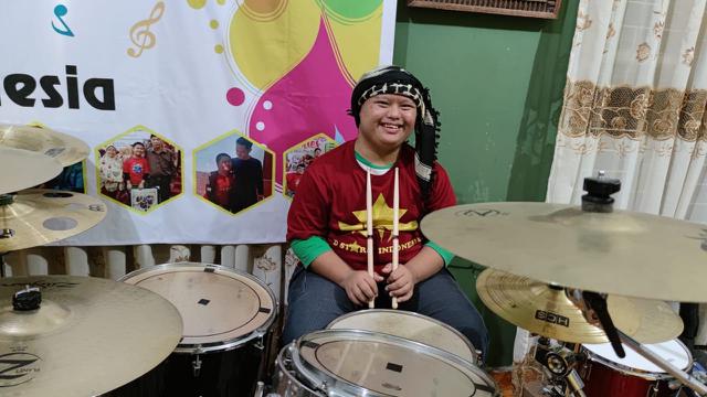 Imansyah Aditya Fitri pemain drum down syndrome