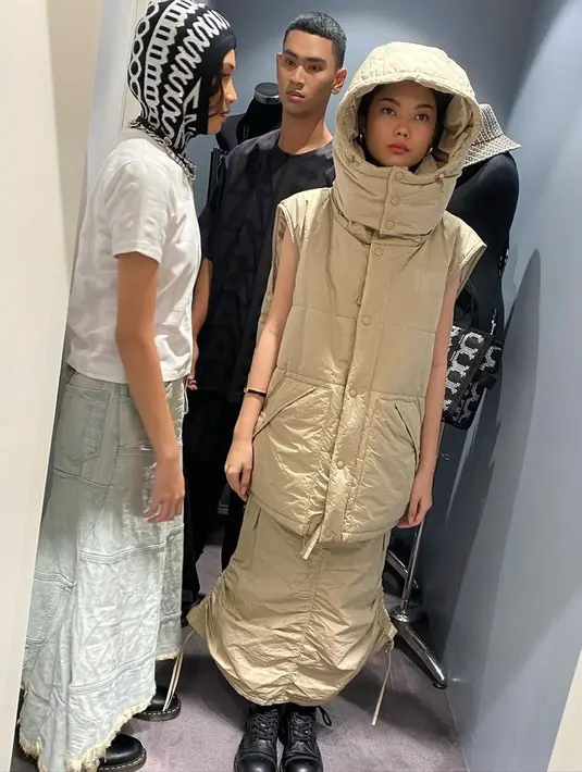 Dalam perilisan koleksi Marc Jacobs Spring 2023 juga menampilkan fashion show dari Ajeng Swastiari [Foto: Instagram @svastari]