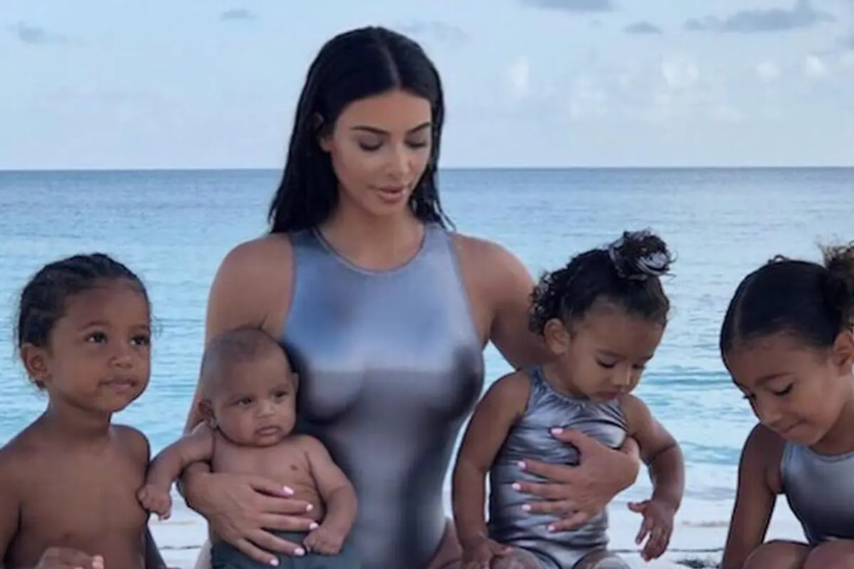 FOTO: Imutnya Foto Kebersamaan Kim Kardashian dan Keempat Anaknya.