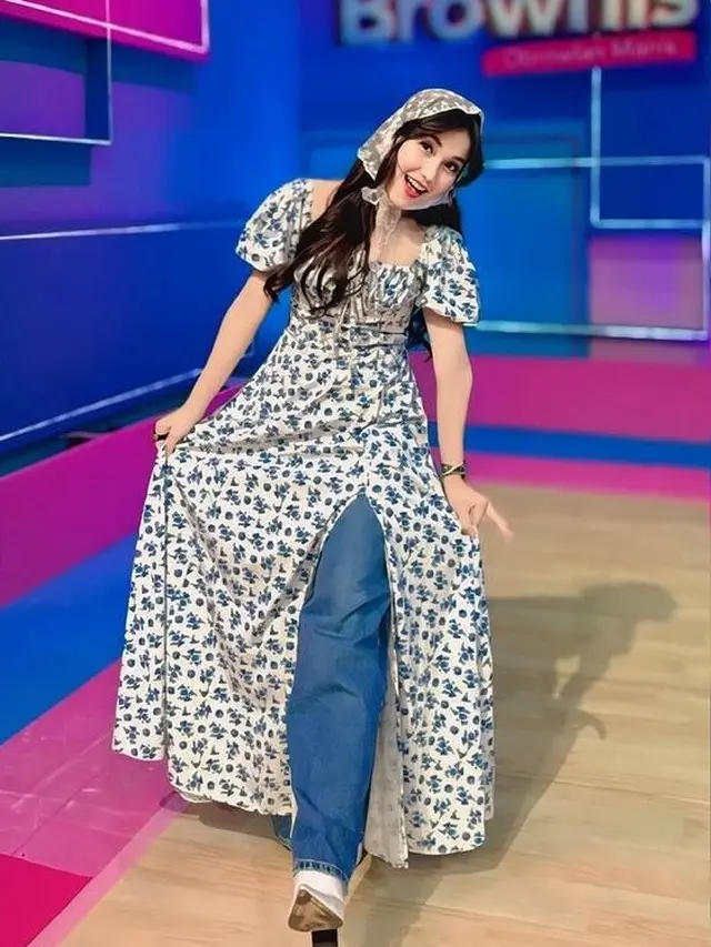 Ayu Ting Ting dalam padu padan outfit yang menawan (Instagram/ayutingting92)