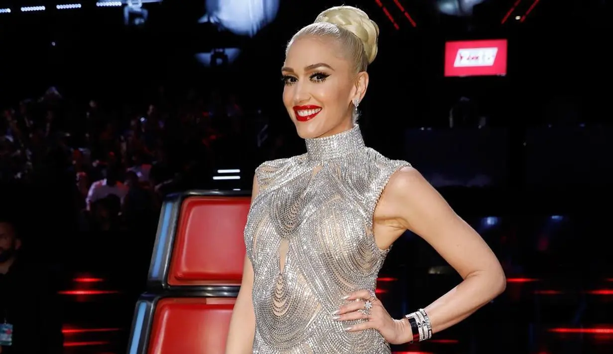 Dilansir dari Narcity, Gwen selalu memakai pakaian yang pas di tubuhnya. (instagram/gwenstefani)